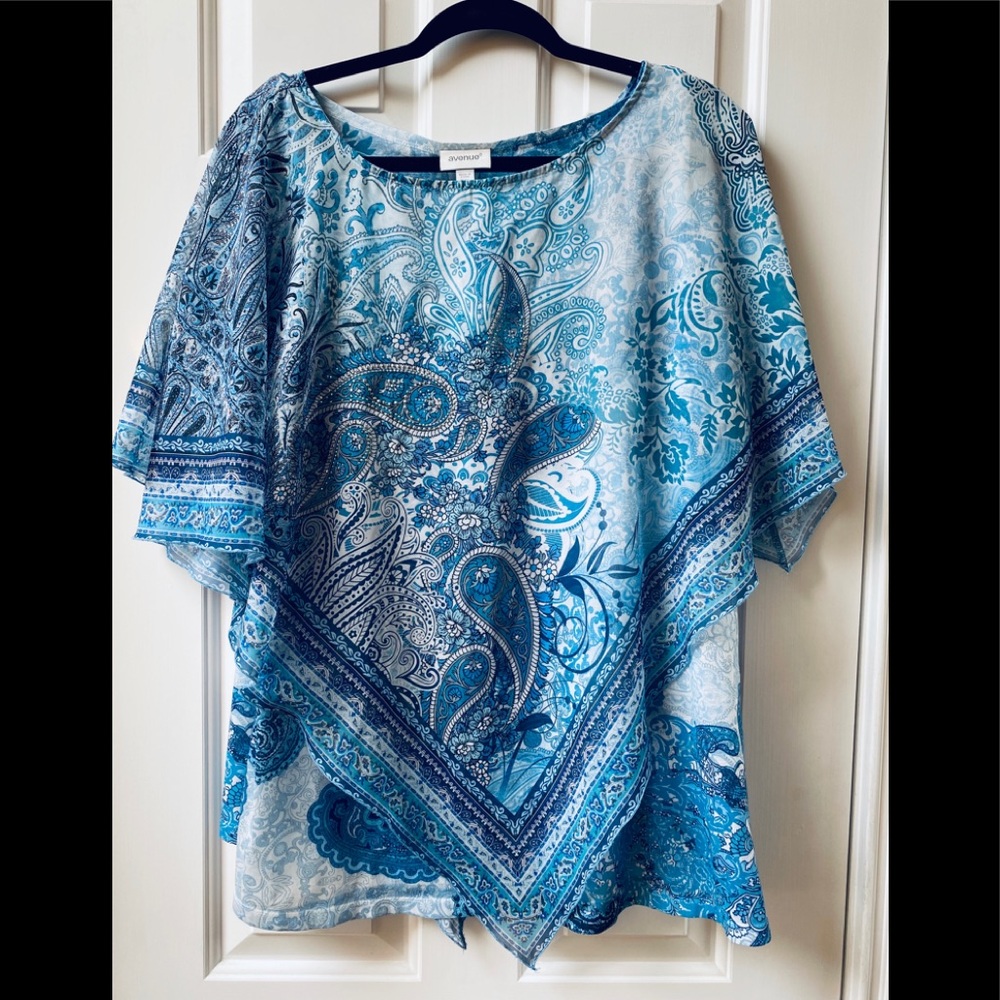 🔥BUY 2, GET 1 FREE 🔥 Avenue handkerchief top